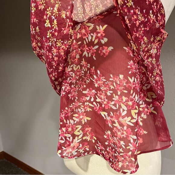 Slightly sheet floral crop top with straps - Picture 6 of 14